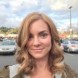 Cindy Busby passe de brune a blonde !